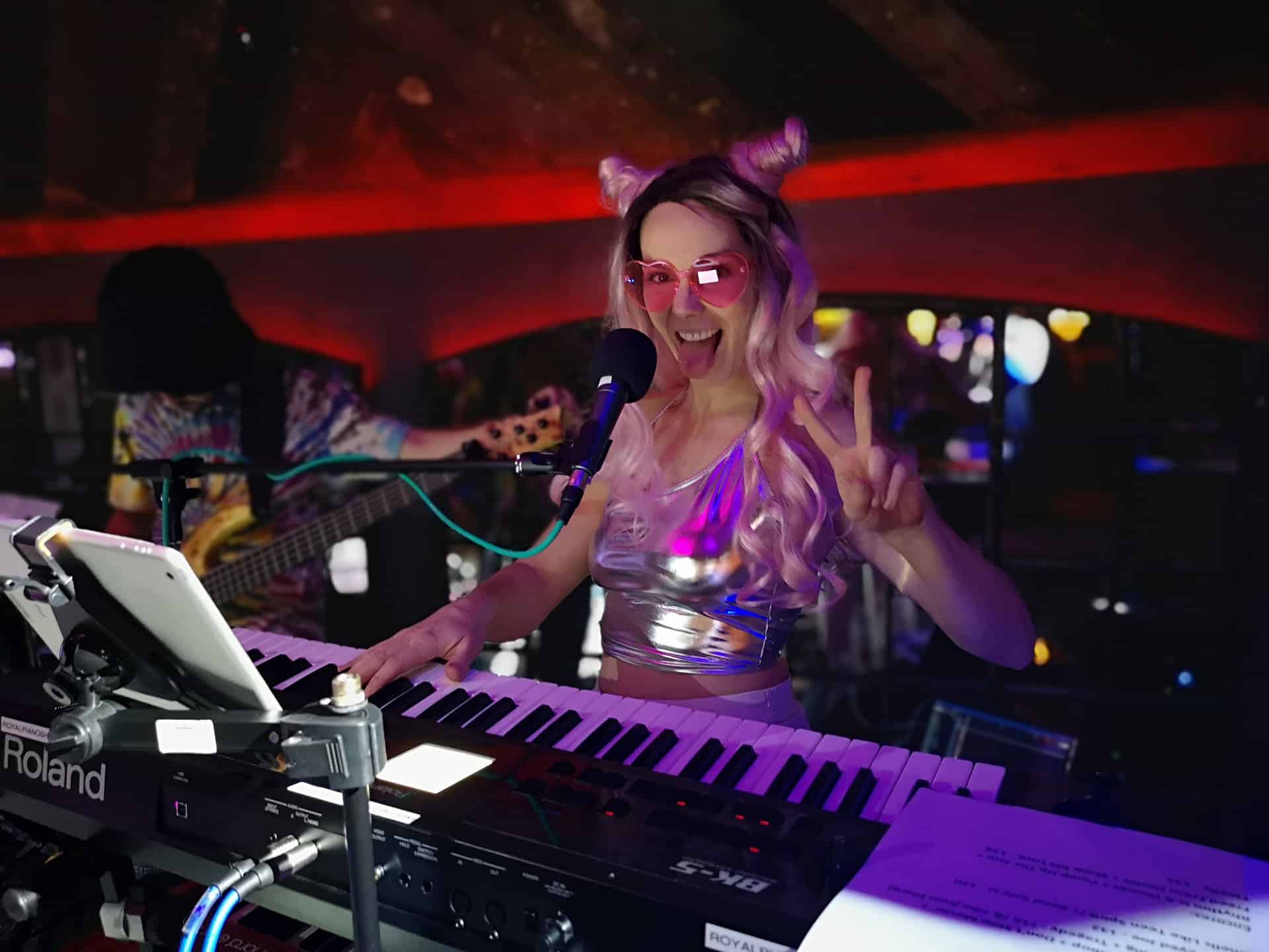 girl dj